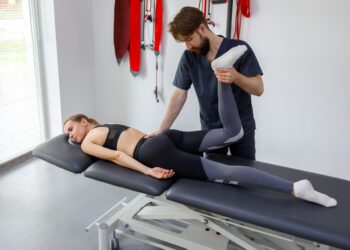 Sėdmenų sausgyslių pažeidimas: simptomai, priežastys ir gydymas