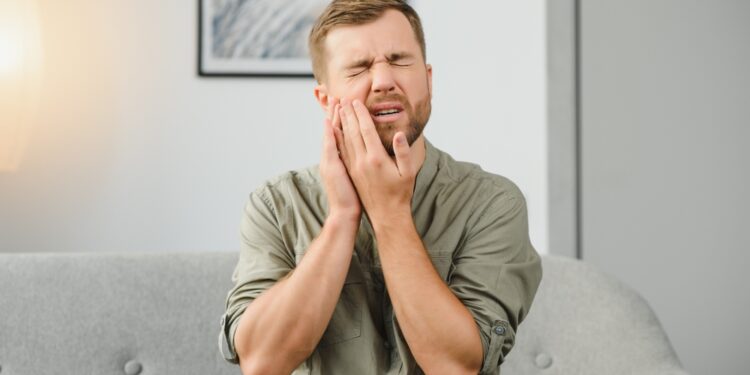 Periapikalinis pūlinys: simptomai, diagnostika ir gydymas