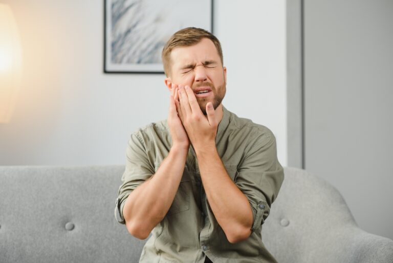 Periapikalinis pūlinys: simptomai, diagnostika ir gydymas
