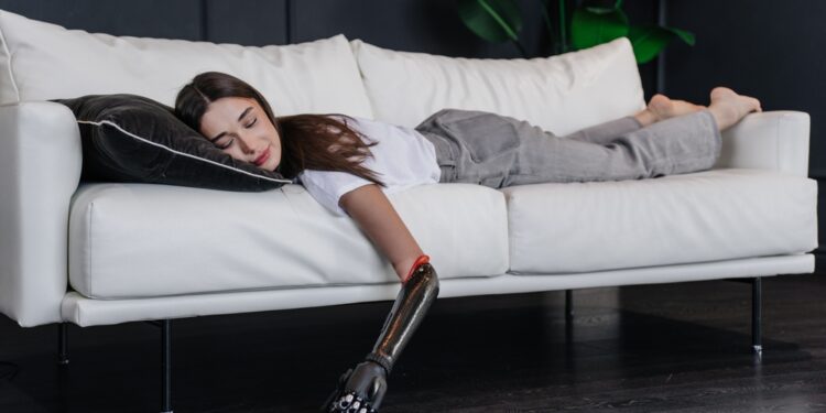 Periodiniai galūnių judesiai miego metu: priežastys ir simptomai