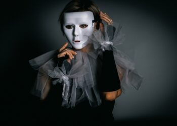 Histrioninio asmenybės sutrikimo priežastys, simptomai ir gydymas