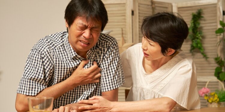 Širdies permušimai naktį: simptomai, priežastys ir gydymas