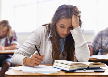 Popieriaus baimė (papirofobija): priežastys, simptomai ir gydymas