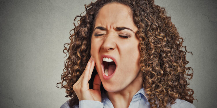 Periodontinis pūlinys: simptomai, priežastys ir gydymas