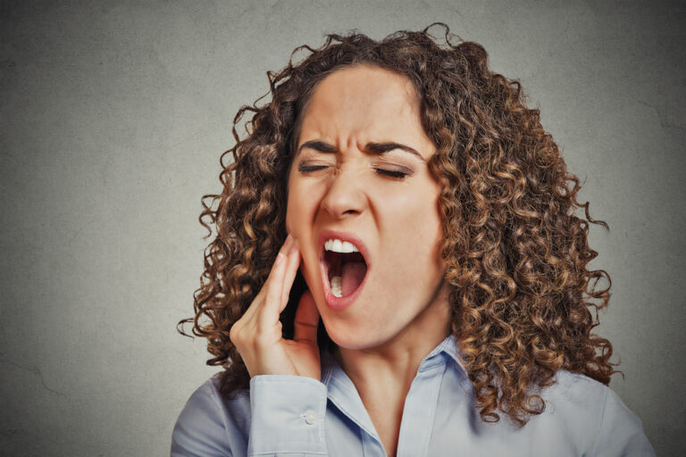 Periodontinis pūlinys: simptomai, priežastys ir gydymas