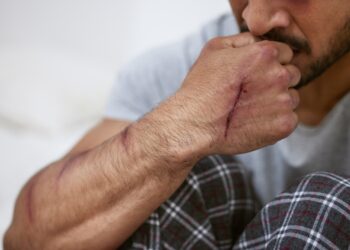 Paranoidiniai asmenybės sutrikimai: simptomai ir gydymas