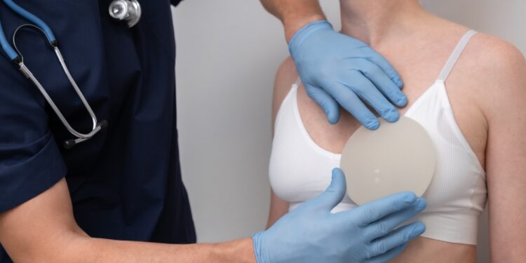 Gigantomastija: priežastys, simptomai, diagnostika ir gydymas