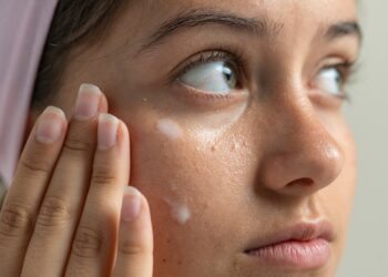 Keratino kamščiai: kas tai, priežastys ir gydymo būdai