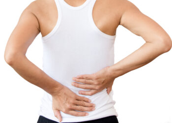 Lordozė (įlinkęs nugarkaulis): tipai, priežastys ir simptomai