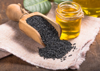 Ar juodgrūdžių aliejus naudingas plaukams?