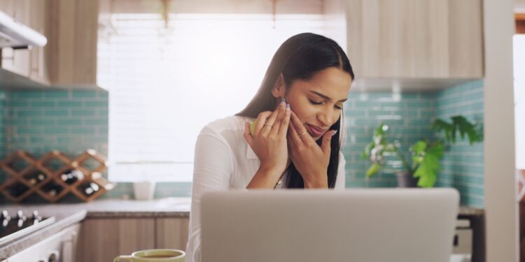 Kodėl mano dantenos blyškios?