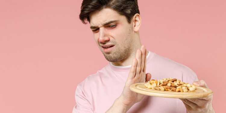 Ar gali žemės riešutų alergija išsivystyti vėliau gyvenime?