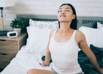 Darbo pertraukėlė: viršutinės nugaros tempimo pratimai