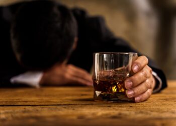 Ar saugu vartoti Cialis ir vartoti alkoholį kartu?