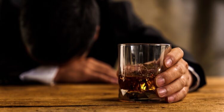 Ar saugu vartoti Cialis ir vartoti alkoholį kartu?