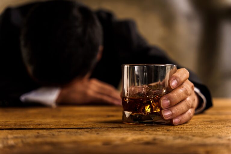 Ar saugu vartoti Cialis ir vartoti alkoholį kartu?