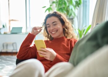 Ar telefonų naudojimas gali sukelti riešo kanalo sindromą?