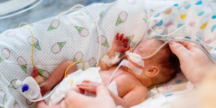 Infekcijos neišnešiotam naujagimiui