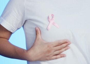 Kokio amžiaus vyrai dažniausiai suserga krūties vėžiu?