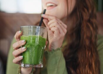 Pradėkite dieną teisingai: vitaminų kupinas žaliasis kokteilis