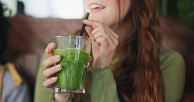 Pradėkite dieną teisingai: vitaminų kupinas žaliasis kokteilis