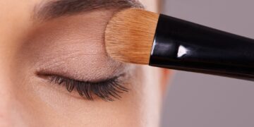 Ar galiu naudoti akių makiažą, jei sergu konjunktyvitu?