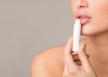 Vienintelis lūpų prižiūrėjimo triukas, kurio jums prireiks visam gyvenimui