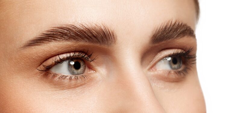 Kodėl turime antakius?