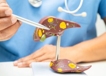 Kokios operacijos taikomos sergant ciroze?