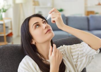 Kiek laiko akių uždegimą sukeliantys virusai išlieka ant audinių?