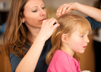 Kodėl mano vaikui vis pasikartoja utėlės?