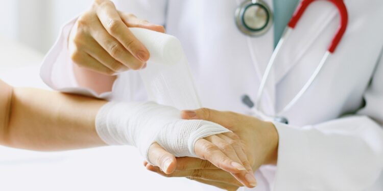 Žaizdų gydymas superklijais