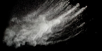 Kas sukelia baltas išskyras iš akių?