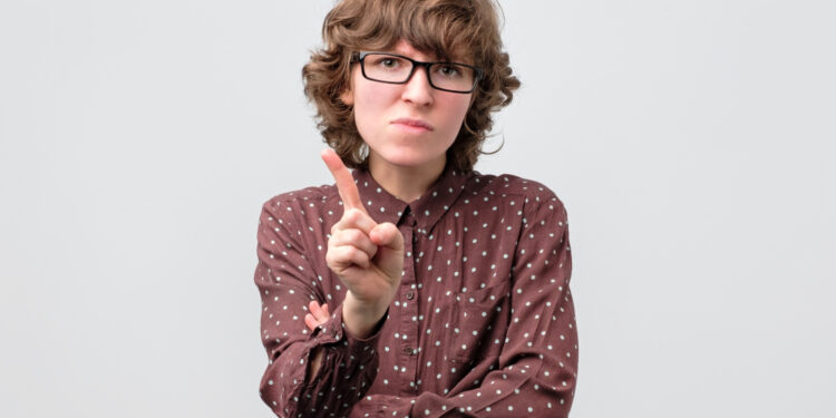 Kodėl trūkčioja mano pirštas?