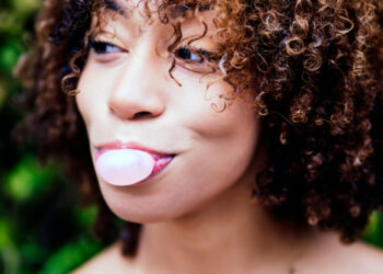 Kaip išsiimti kramtomąją gumą iš plaukų