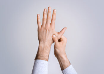 Skausmas piršto sąnaryje spaudžiant