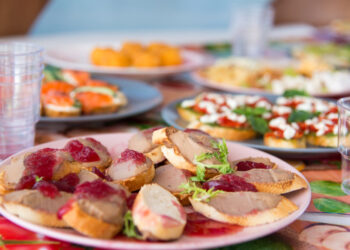 5 paprastų užkandžių receptai vaišėms su draugais