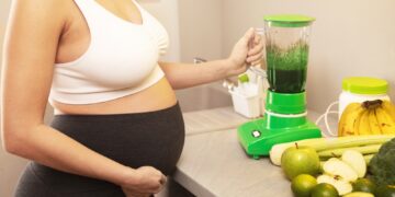 Nėščiosioms tinkamas patiekalas: švelni baltoji vištienos troškinė su graikišku jogurtu