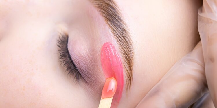 Spuogai ant antakių: kaip juos gydyti