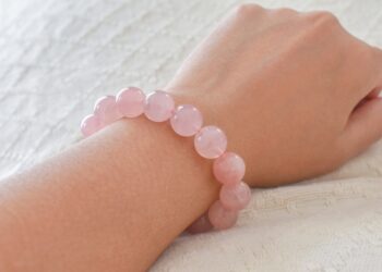 Ar magnetiniai apyrankės iš tiesų padeda malšinti skausmą?