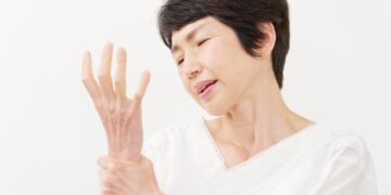 Ar vitamino D trūkumas menopauzės metu sukelia sąnarių skausmą?