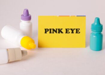 Ar rožinė akis gali sukelti neryškų matymą?