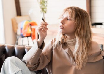 Kaip rūkymas veikia akis ir didina geltonosios dėmės degeneracijos riziką?