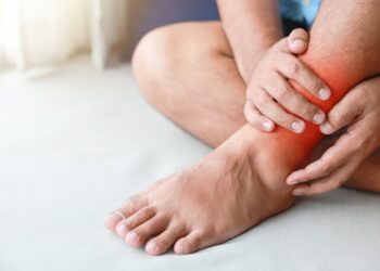 Kas sukelia kojų mėšlungį?