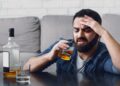 Kaip atpažinti priklausomybę nuo alkoholio (alkoholio vartojimo sutrikimą)