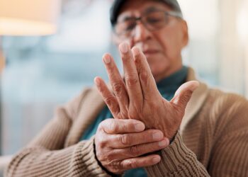 Fibromialgija: ar tai autoimuninė liga?