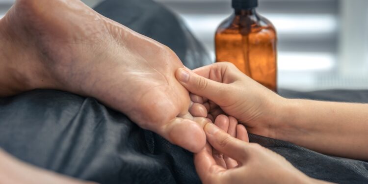 Geriausias miego būdas garbanotiems plaukams apsaugoti