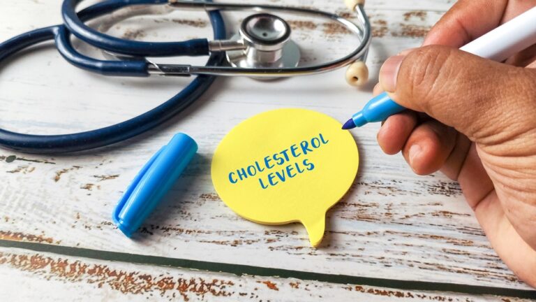 Ar galiu valgyti sūrį, jei turiu padidėjusį cholesterolį?