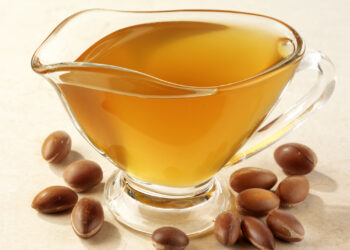 Ar galima naudoti argano aliejų nuo žvynelinės?