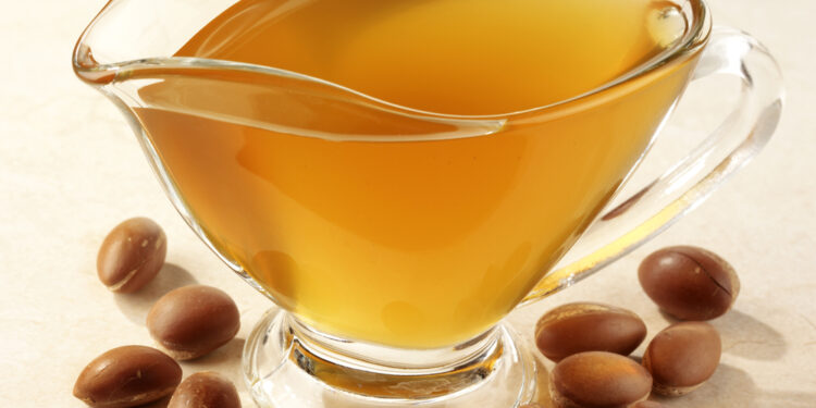 Ar galima naudoti argano aliejų nuo žvynelinės?